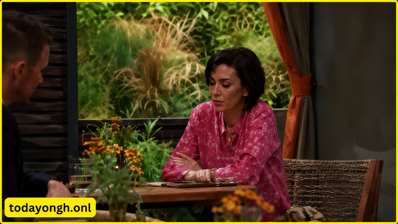 Anna Devane struggles with whether to reveal her Peter August hallucinations.